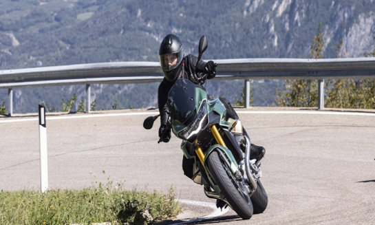 The Moto Guzzi V100 Mandello is not afraid of comparison!